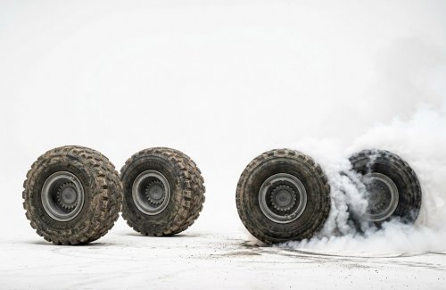 Колёсная формула и тип привода у экскаватора-погрузчика: 4x2 или 4x4 — что выбрать?